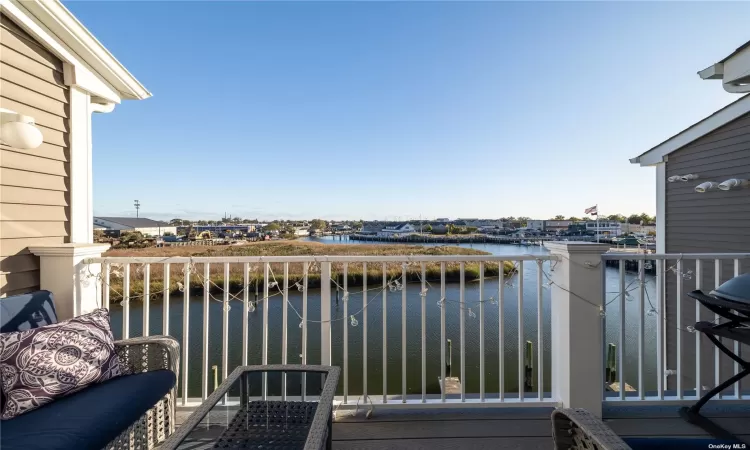 432 Marina Pointe Drive, East Rockaway, NY, 2 Bedrooms Bedrooms, 5 Rooms Rooms,2 BathroomsBathrooms,Residential,For Sale,Marina Pointe,3586197