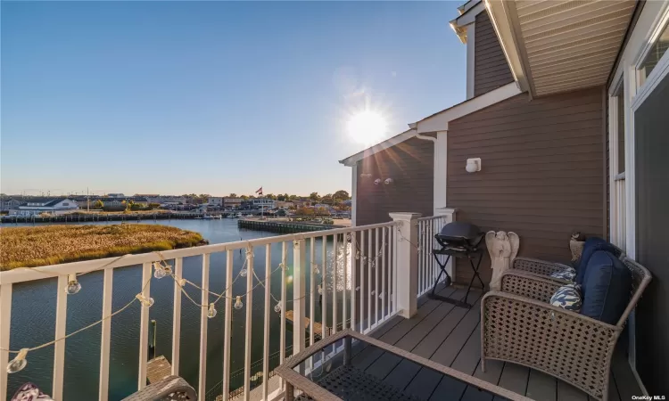 432 Marina Pointe Drive, East Rockaway, NY, 2 Bedrooms Bedrooms, 5 Rooms Rooms,2 BathroomsBathrooms,Residential,For Sale,Marina Pointe,3586197