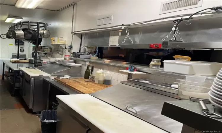 Kitchen with backsplash