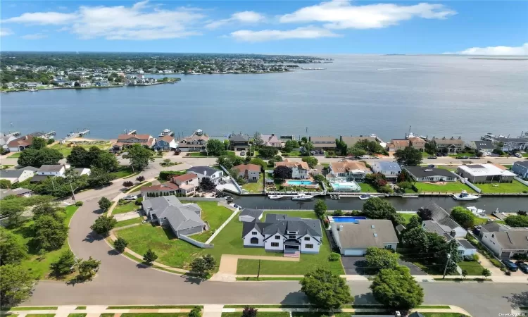 42 Waterview Avenue, Massapequa, NY, 5 Bedrooms Bedrooms, 15 Rooms Rooms,4 BathroomsBathrooms,Residential,For Sale,Waterview,3586674