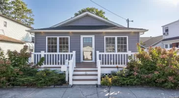 6 Dewey St E, East Rockaway, NY, 2 Bedrooms Bedrooms, 5 Rooms Rooms,1 BathroomBathrooms,Residential Lease,For Rent,Dewey St E,3589487