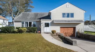 4 Garden Avenue, Massapequa, NY, 4 Bedrooms Bedrooms, 8 Rooms Rooms,1 BathroomBathrooms,Residential,For Sale,Garden,3589854