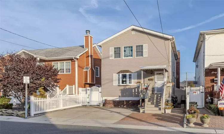 63 West Boulevard, East Rockaway, NY, 3 Bedrooms Bedrooms, 9 Rooms Rooms,2 BathroomsBathrooms,Residential,For Sale,West,3590432