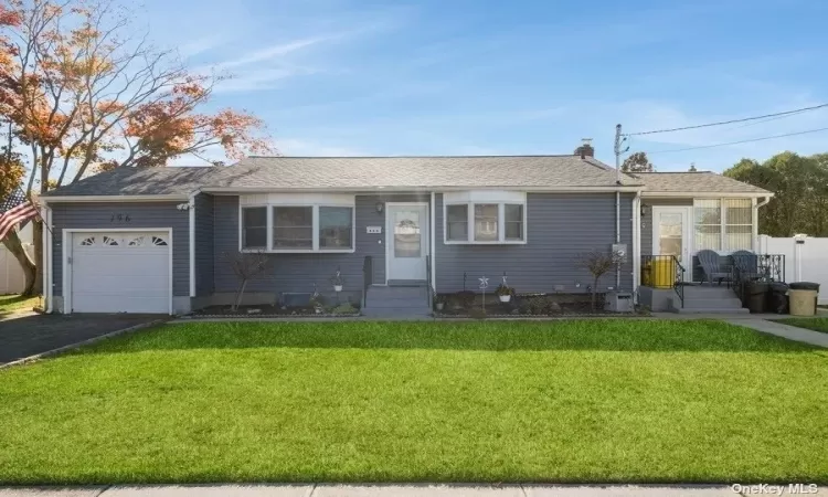 196 Queens Avenue, Massapequa, NY, 3 Bedrooms Bedrooms, 6 Rooms Rooms,1 BathroomBathrooms,Residential,For Sale,Queens,3590902