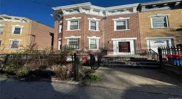 33-35 102 Street, Corona, NY, 3 Bedrooms Bedrooms, 6 Rooms Rooms,1 BathroomBathrooms,Residential Lease,For Rent,102,3590946