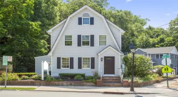 602 Main Street, Port Jefferson, NY, 2 Bedrooms Bedrooms, 5 Rooms Rooms,1 BathroomBathrooms,Residential Lease,For Rent,Main,3590995