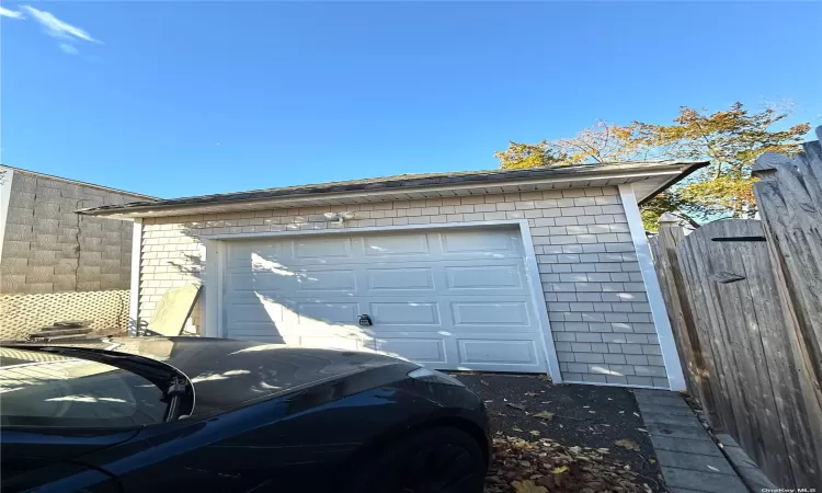 16 Columbia Street, Farmingdale, NY, 3 Bedrooms Bedrooms, 6 Rooms Rooms,1 BathroomBathrooms,Residential Lease,For Rent,Columbia,3591025