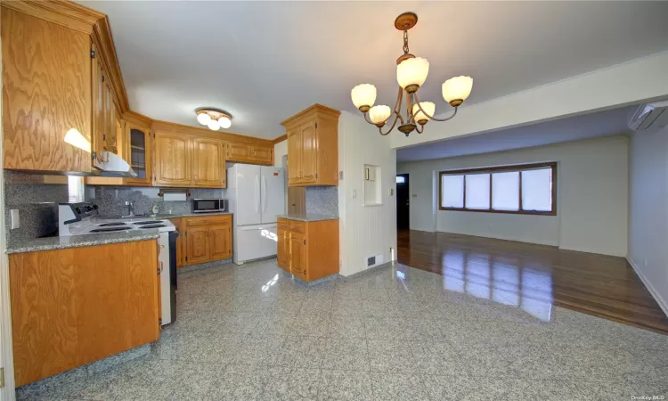 655 Forte Boulevard, Franklin Square, NY, 4 Bedrooms Bedrooms, 7 Rooms Rooms,1 BathroomBathrooms,Residential Lease,For Rent,Forte,3590959