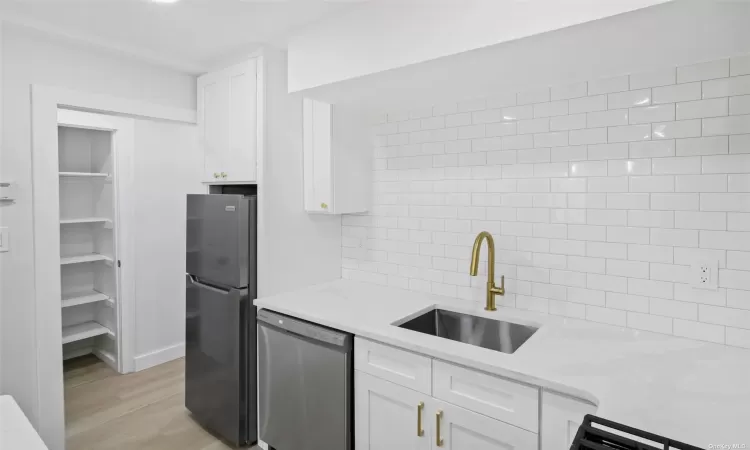 89-04 70th Road, Forest Hills, NY, 1 Bedroom Bedrooms, 3 Rooms Rooms,1 BathroomBathrooms,Residential Lease,For Rent,70th,3591291