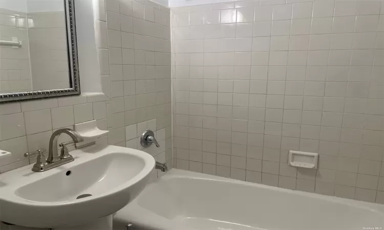 599 7th Street, Kensington (brooklyn), NY, 3 Rooms Rooms,1 BathroomBathrooms,Residential Lease,For Rent,7th,3591409