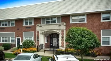 425 Newbridge Road, East Meadow, NY, 1 Bedroom Bedrooms, 4 Rooms Rooms,1 BathroomBathrooms,Residential Lease,For Rent,Newbridge,3591579