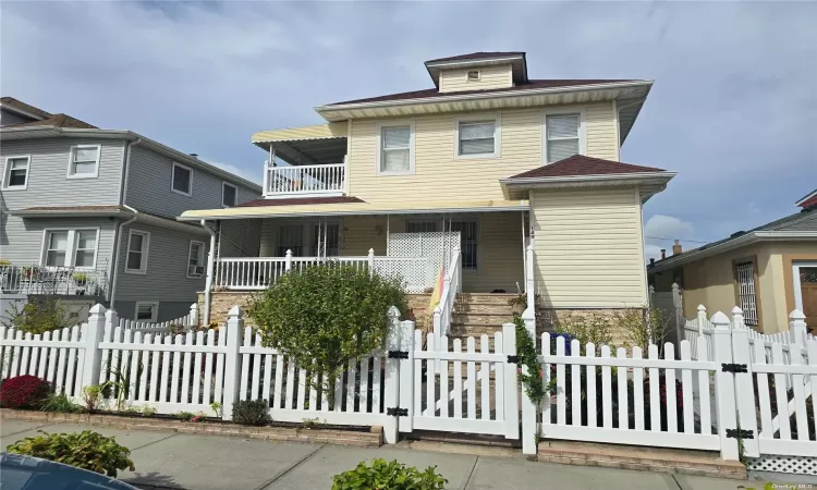 149 Market Street, Long Beach, NY, 6 Bedrooms Bedrooms, 12 Rooms Rooms,2 BathroomsBathrooms,Residential Income,For Sale,Market,3583520