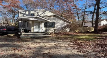 325 Middle Island Road, Medford, NY, 3 Bedrooms Bedrooms, 6 Rooms Rooms,1 BathroomBathrooms,Residential Lease,For Rent,Middle Island,3591863