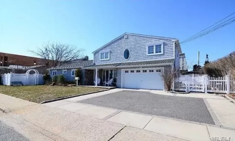 66 Leamington Street Street, Lido Beach, NY, 3 Bedrooms Bedrooms, 8 Rooms Rooms,2 BathroomsBathrooms,Residential Lease,For Rent,Leamington Street,3591974