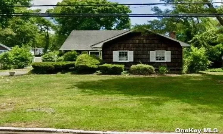 59 West Shore Road, Oakdale, NY, 4 Bedrooms Bedrooms, 10 Rooms Rooms,3 BathroomsBathrooms,Residential,For Sale,West Shore Road,3592019