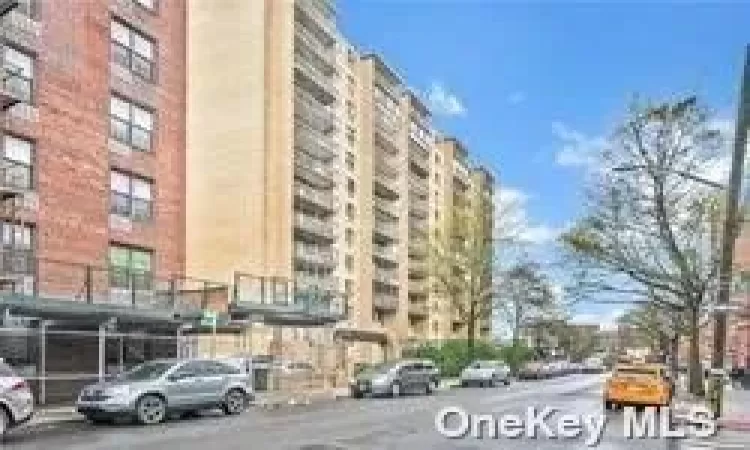 87-08 Justice Avenue, Elmhurst, NY, 5 Rooms Rooms,2 BathroomsBathrooms,Residential,For Sale,Justice,3592039