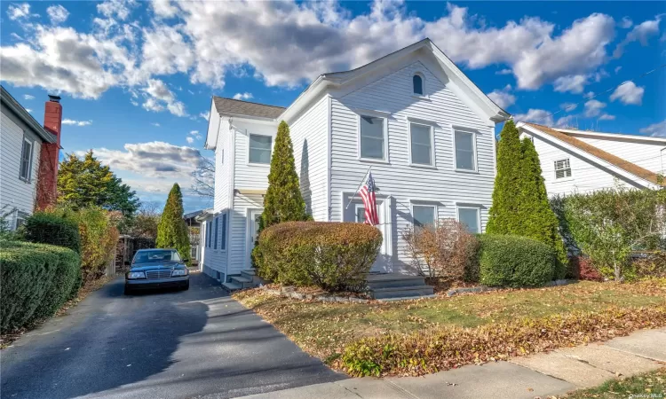 231 5th Avenue, Greenport, NY, 3 Bedrooms Bedrooms, 7 Rooms Rooms,1 BathroomBathrooms,Residential Lease,For Rent,5th,3591993