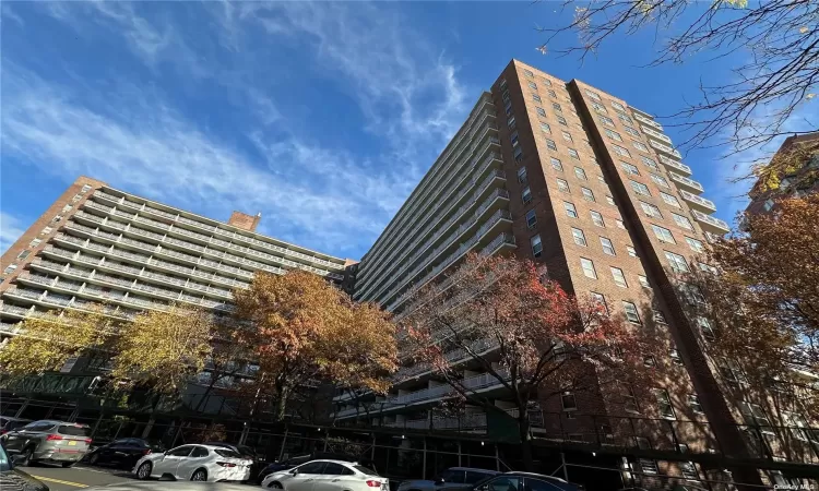 61-25 97th St, Rego Park, NY, 1 Bedroom Bedrooms, 4 Rooms Rooms,1 BathroomBathrooms,Residential,For Sale,97th St,3591990