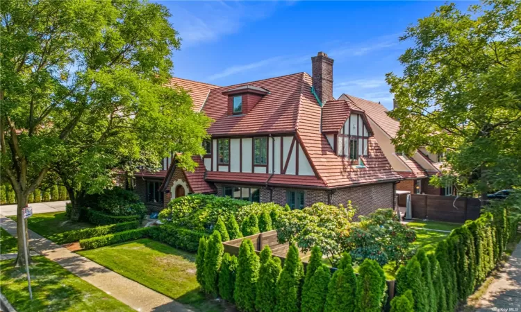 71-06 Ingram Street, Forest Hills, NY, 5 Bedrooms Bedrooms, 13 Rooms Rooms,4 BathroomsBathrooms,Residential,For Sale,Ingram,3592098