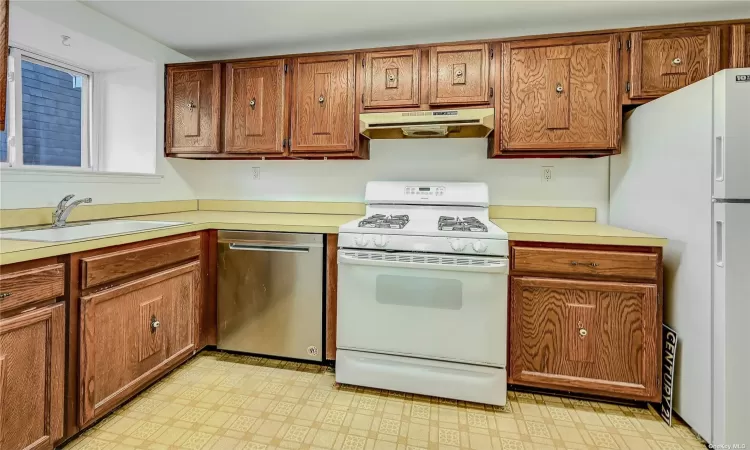 174 Sagamore Hills Drive, Port Jefferson Station, NY, 1 Bedroom Bedrooms, 4 Rooms Rooms,1 BathroomBathrooms,Residential Lease,For Rent,Sagamore Hills,3592042