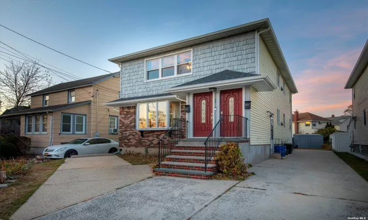 72 Althouse Avenue, East Rockaway, NY, 5 Bedrooms Bedrooms, 11 Rooms Rooms,2 BathroomsBathrooms,Residential Income,For Sale,Althouse,3592185