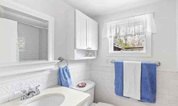 140 Three Mile Harbor Road, East Hampton, NY, 2 Bedrooms Bedrooms, 4 Rooms Rooms,1 BathroomBathrooms,Residential Lease,For Rent,Three Mile Harbor,3592299