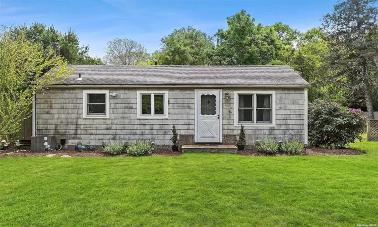 140 Three Mile Harbor Road, East Hampton, NY, 2 Bedrooms Bedrooms, 4 Rooms Rooms,1 BathroomBathrooms,Residential Lease,For Rent,Three Mile Harbor,3592299