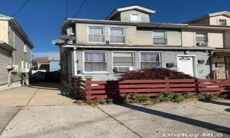 89-51 Metropolitan Ave, Rego Park, NY, 4 Bedrooms Bedrooms, 12 Rooms Rooms,2 BathroomsBathrooms,Residential Income,For Sale,Metropolitan Ave,3592590