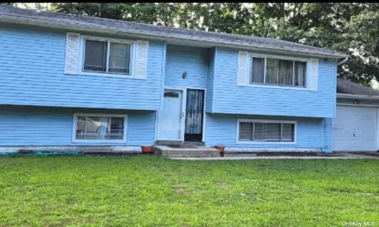 50 Saint Johns, West Babylon, NY, 2 Bedrooms Bedrooms, 4 Rooms Rooms,1 BathroomBathrooms,Residential Lease,For Rent,Saint Johns,3592587