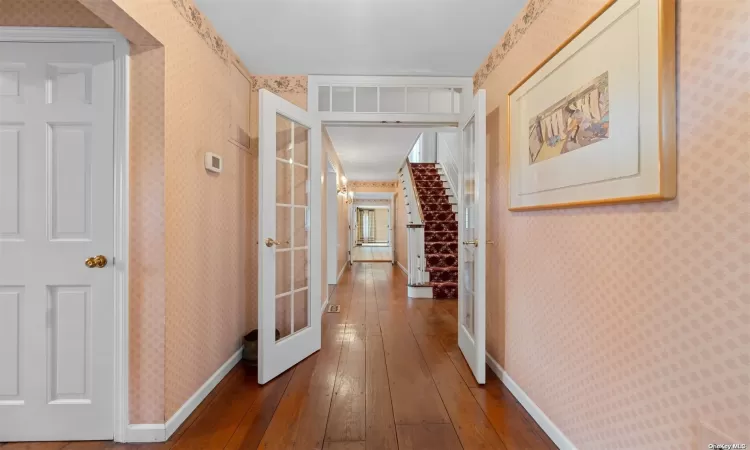 FOYER WITH GLASS FRENCH DOORS