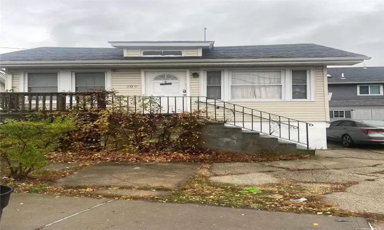 209 Seagirt Avenue, Far Rockaway, NY, 2 Bedrooms Bedrooms, 4 Rooms Rooms,2 BathroomsBathrooms,Residential,For Sale,Seagirt,3592632