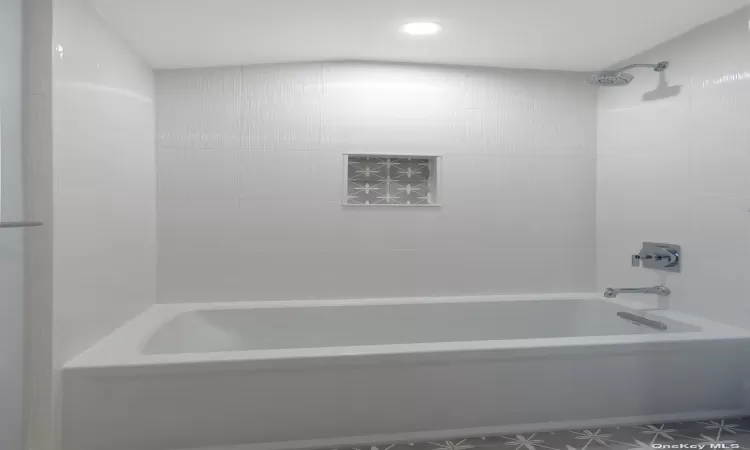 hall bath with shower over tub