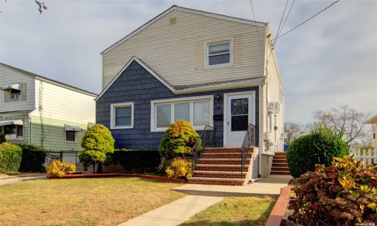 92 3rd Avenue, East Rockaway, NY, 4 Bedrooms Bedrooms, 9 Rooms Rooms,2 BathroomsBathrooms,Residential Income,For Sale,3rd,3592962