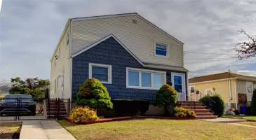 92 3rd Avenue, East Rockaway, NY, 4 Bedrooms Bedrooms, 9 Rooms Rooms,2 BathroomsBathrooms,Residential Income,For Sale,3rd,3592962