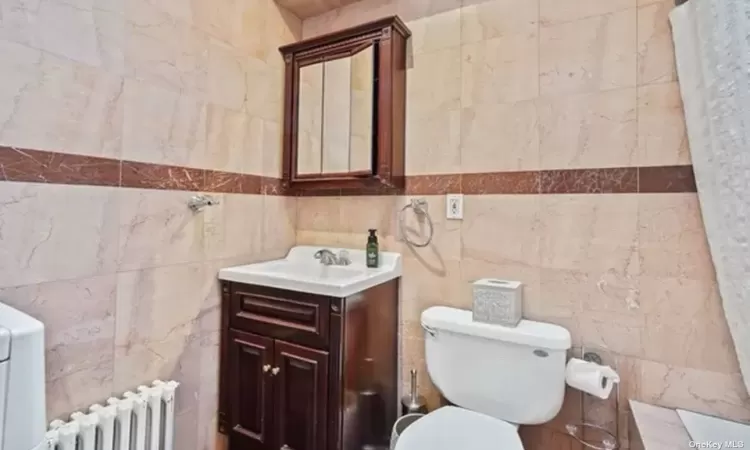 3rd Floor Full Bathroom