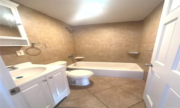 1st Floor Full Bathroom