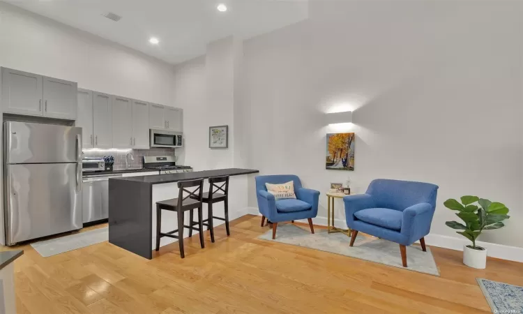 19-19 24th Avenue, New York, NY, 1 Bedroom Bedrooms, 3 Rooms Rooms,1 BathroomBathrooms,Residential,For Sale,24th Avenue,L3574677