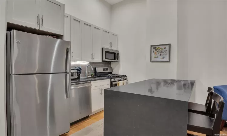 19-19 24th Avenue, New York, NY, 1 Bedroom Bedrooms, 3 Rooms Rooms,1 BathroomBathrooms,Residential,For Sale,24th Avenue,L3574677