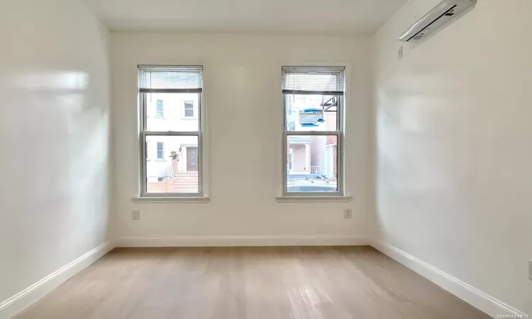 25-36 37th Street, New York, NY, 2 Bedrooms Bedrooms, 4 Rooms Rooms,2 BathroomsBathrooms,Residential Lease,For Rent,37th,L3577830