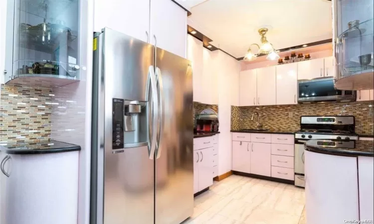 6560 Wetherole Street, New York, NY, 2 Bedrooms Bedrooms, 4 Rooms Rooms,2 BathroomsBathrooms,Residential,For Sale,Wetherole,L3579697