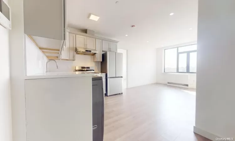 63-68 Austin Street, New York, NY, 2 Bedrooms Bedrooms, 4 Rooms Rooms,2 BathroomsBathrooms,Residential Lease,For Rent,Austin,L3580893