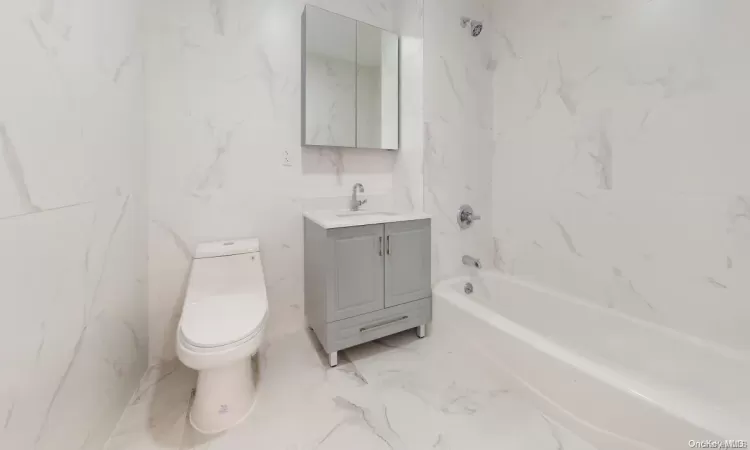 63-68 Austin Street, New York, NY, 2 Bedrooms Bedrooms, 4 Rooms Rooms,2 BathroomsBathrooms,Residential Lease,For Rent,Austin,L3580893