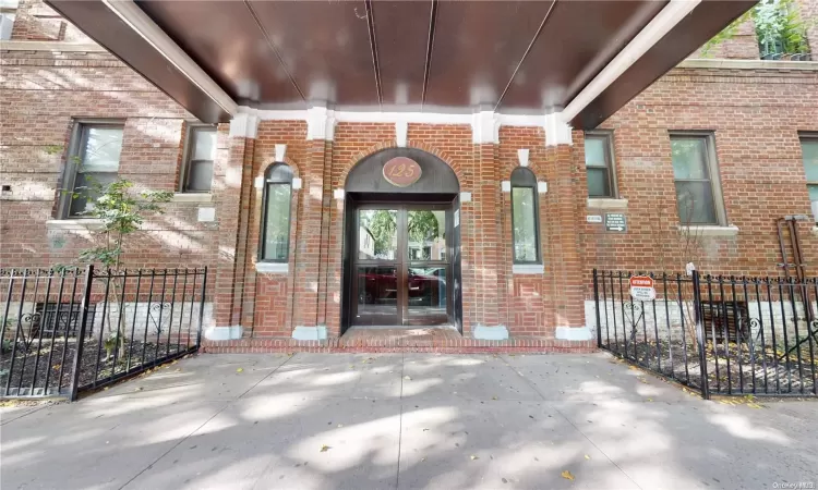 125 Hawthorne Street, New York, NY, 3 Rooms Rooms,1 BathroomBathrooms,Residential,For Sale,Hawthorne,L3582011