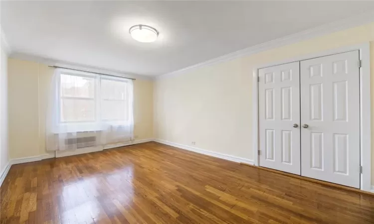 Empty room with  hardwood flooring