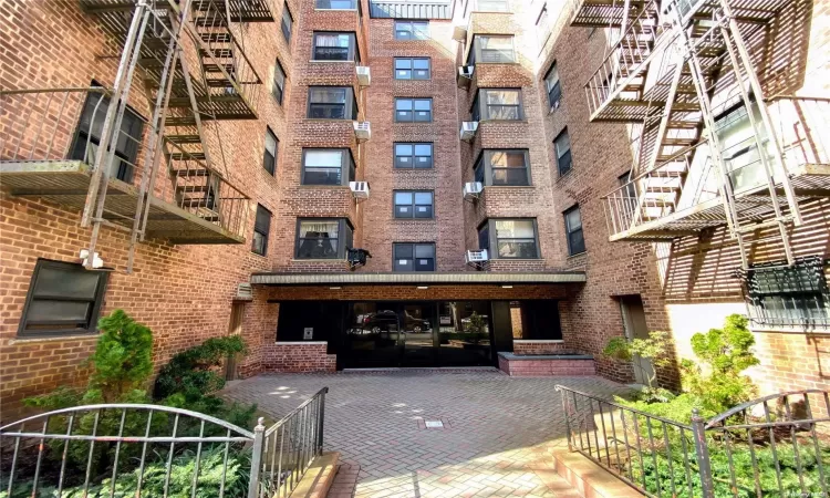 32-42 91 Street, New York, NY, 2 Bedrooms Bedrooms, 4 Rooms Rooms,1 BathroomBathrooms,Residential,For Sale,91,L3583575