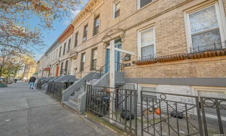 3104 Snyder Avenue, New York, NY, 12 Rooms Rooms,3 BathroomsBathrooms,Residential Income,For Sale,Snyder,L3590896