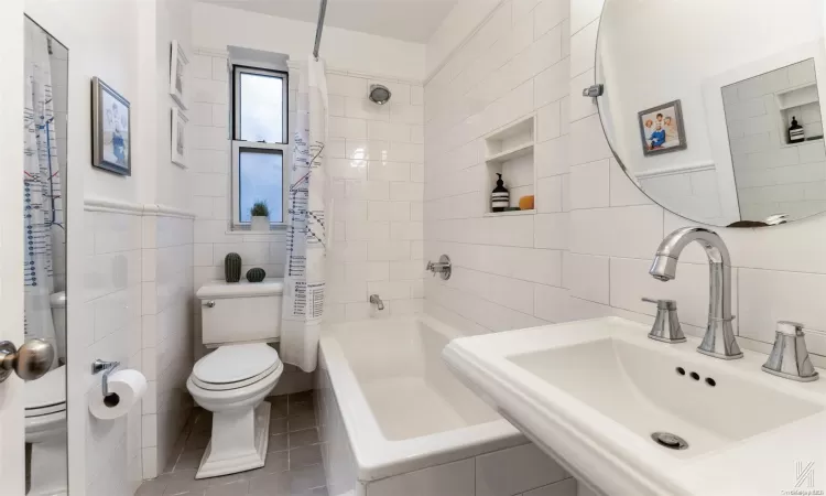 73-12 35th Avenue, New York, NY, 2 Bedrooms Bedrooms, 5 Rooms Rooms,1 BathroomBathrooms,Residential,For Sale,35th,L3590980