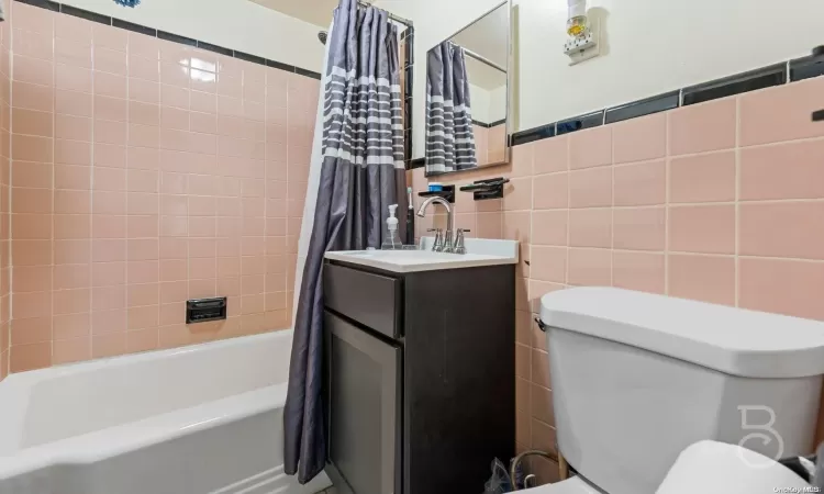 71-31 Myrtle Avenue, New York, NY, 12 Rooms Rooms,4 BathroomsBathrooms,Residential Income,For Sale,Myrtle,L3590985