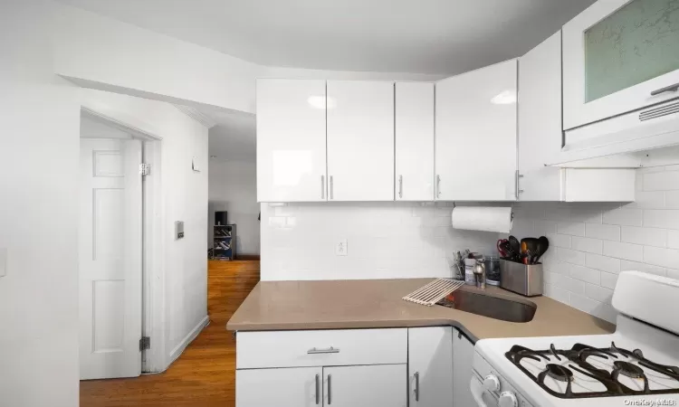 50-22 40 Street, New York, NY, 1 Bedroom Bedrooms, 3 Rooms Rooms,1 BathroomBathrooms,Residential,For Sale,40,L3590998