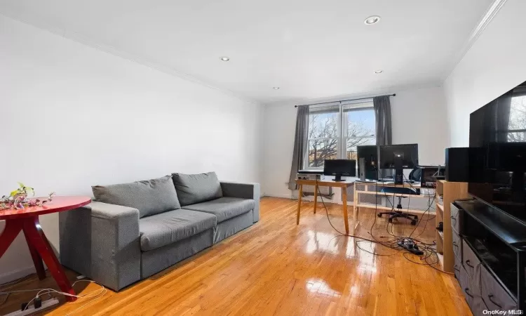 50-22 40 Street, New York, NY, 1 Bedroom Bedrooms, 3 Rooms Rooms,1 BathroomBathrooms,Residential,For Sale,40,L3590998